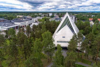 Hyvinkään kirkko lintuperspektiivi