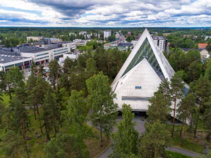 Hyvinkään kirkko lintuperspektiivi