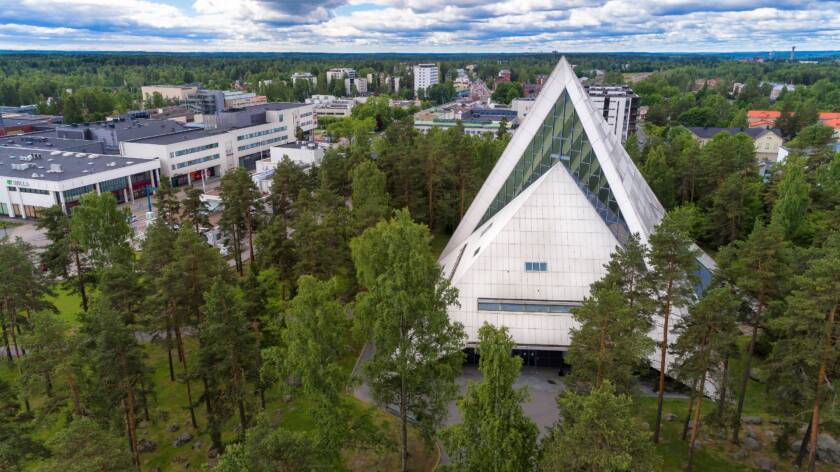 Hyvinkään kirkko lintuperspektiivi