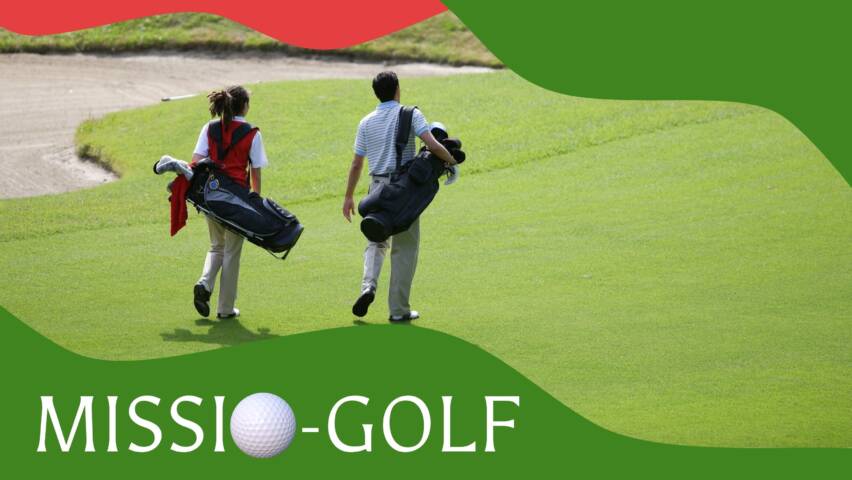 Golfaajia kävelemässä ja teksti Missio-golf.